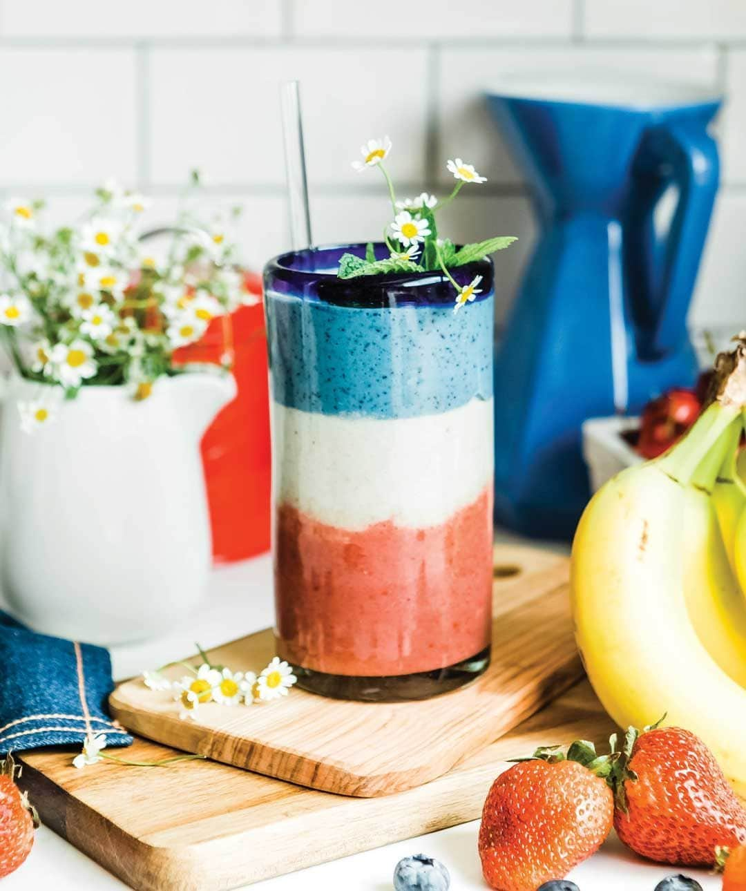 Simple Green Smoothiesさんのインスタグラム写真 - (Simple Green SmoothiesInstagram)「Happy 4th of July! 🇺🇸🎉⁣ ⁣ This super fun strawberry blueberry smoothie is layered red, white, and blue for deliciously sweet smoothie treat. Use clear serving glasses for maximum wow factor! ❤💙🤍⁣ ⁣ #healthyeating #healthyrecipes #layeredsmoothie #healthyfood #simplegreensmoothies #strawberryblueberry #cleanrecipes #fourthofjuly #cleanRecipe #healthychoice」7月4日 22時34分 - simplegreensmoothies