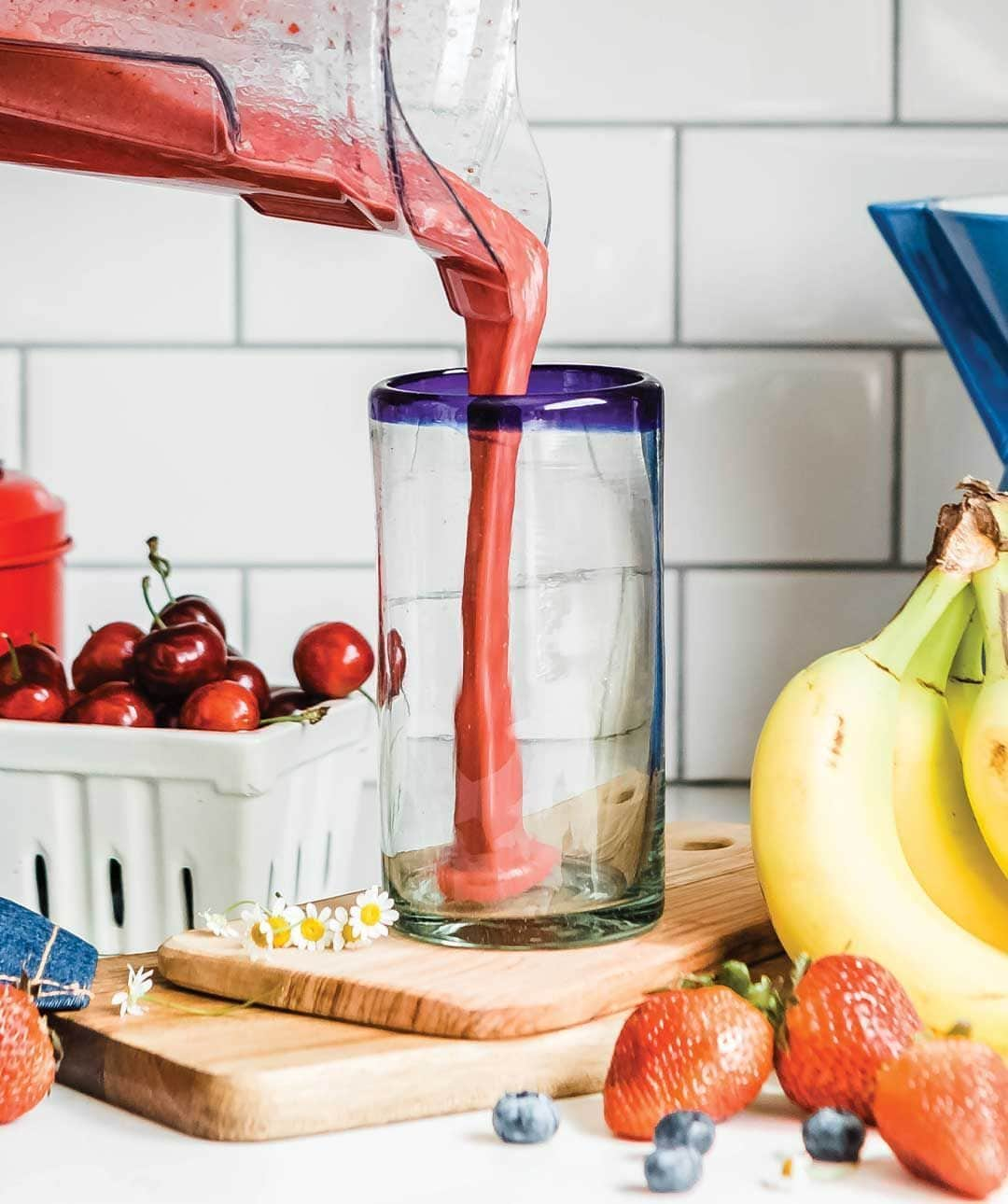 Simple Green Smoothiesさんのインスタグラム写真 - (Simple Green SmoothiesInstagram)「Happy 4th of July! 🇺🇸🎉⁣ ⁣ This super fun strawberry blueberry smoothie is layered red, white, and blue for deliciously sweet smoothie treat. Use clear serving glasses for maximum wow factor! ❤💙🤍⁣ ⁣ #healthyeating #healthyrecipes #layeredsmoothie #healthyfood #simplegreensmoothies #strawberryblueberry #cleanrecipes #fourthofjuly #cleanRecipe #healthychoice」7月4日 22時34分 - simplegreensmoothies