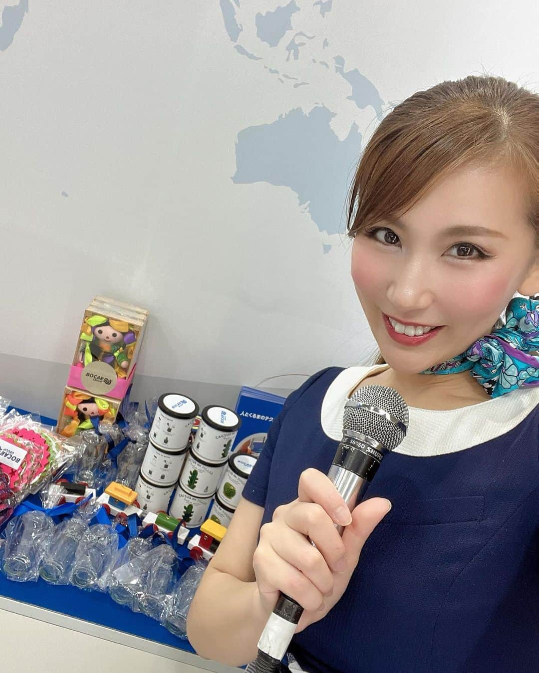 岡村真依のインスタグラム：「5月にNAでお世話になったクライアント様♡  メキシコ🇲🇽の会社BOCAR様✈️ 陽気でニコニコ楽しかった🩷❤️🩵  #mc #ナレーター #promotionalmodel  #mexico #メキシコ #サボテン #cactus  #お仕事女子 #🎤」