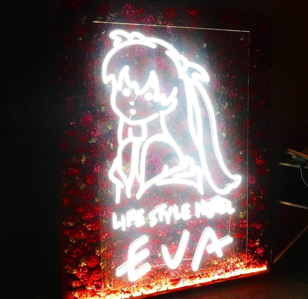 白根ゆたんぽのインスタグラム：「Elevator hall  #hotelgrooveshinjuku  #LIFESTYLEHOTELEVA」