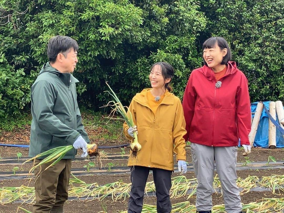 荒木麻里子のインスタグラム：「みんなの美味しい顔と楽しい顔🤗 ／ しずちゃんの静岡をもっと食べたい ＼ 小山町編、トコチャンで放送中です💡 . . . #トコチャン #しずちゃんの静岡をもっと食べたい #南海キャンディーズ #しずちゃん #いけや賢二 #荒木麻里子 #小山町」