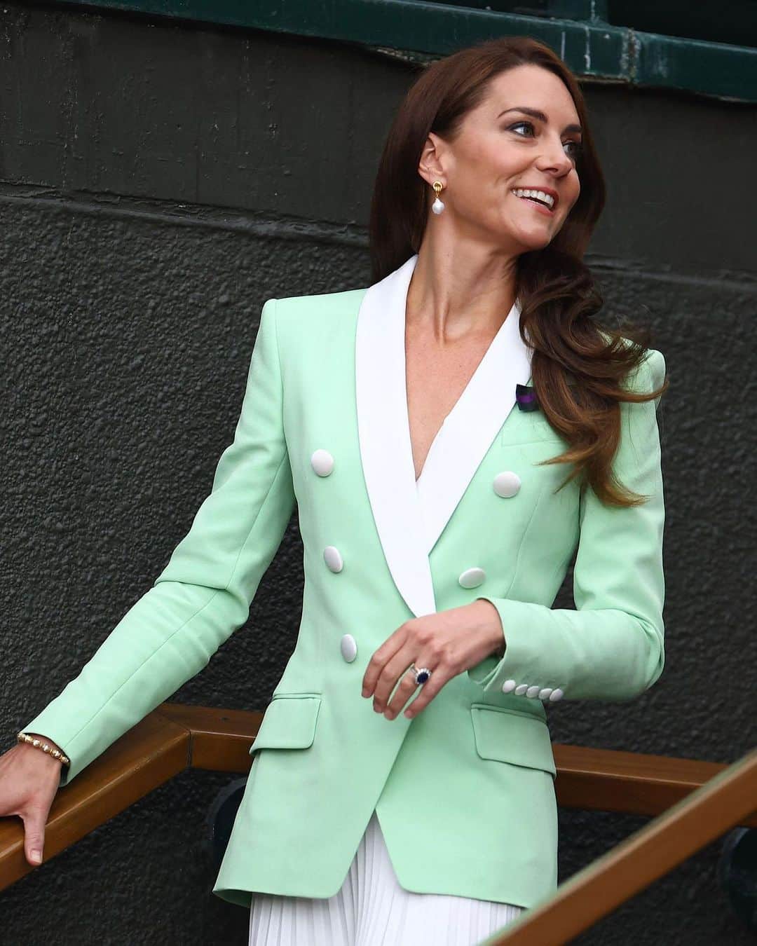 オリヴィエ・ルスタンのインスタグラム：「The princess of Wales wearing the Balmain blazer #thenewfrenchstyle , such an Honor #katemiddleton 🤍 The Balmain royalty.」