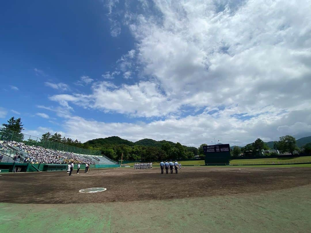 五十幡裕介のインスタグラム：「これが夏。  #高校野球 #夏 #2023 #甲子園 #北海道 #南北海道大会 #北北海道大会 #出場 #16チーム ずつ出揃いました #新球場から夢の甲子園へ #地上波 #生中継 #バーチャル高校野球 #生配信 #高校野球はHTBで #HTB #アナウンサー #五十幡裕介 #実況」