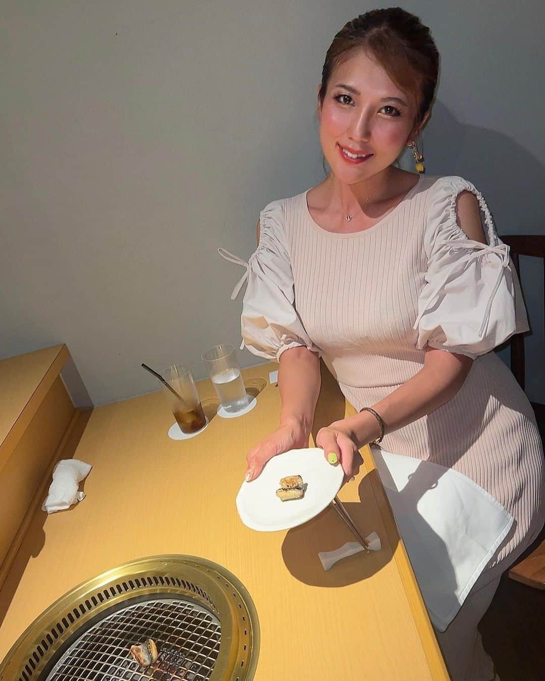 神谷麻美さんのインスタグラム写真 - (神谷麻美Instagram)「#味涎 おまかせコース 極 食べたよ🩷🥰🍽🩷✨️全部美味しすぎましたぁ🩷🥰🫶🩷 #至高 ☺️❤️🇰🇷✨️  上品で高級な韓国料理って感じで、四季折々の様々な食材を使用した、味涎の全てを堪能できる#おまかせのコース だよ🩷🥰🩷✨️  特に🥰💕✨  カンジャンケジャン 蟹が美味しすぎて🩷✨️好き🦀🩷✨️  牛テールの塩焼き とても柔らかくて、外はカリッと、 中はジューシーに焼き上げてて、コラーゲンも豊富で、絶品だよ🥰🩷✨️  季節の焼物「鰻」 蒸しじゃなくて、塩焼きなの🩷焼きだとまたいつもと違くて、すごく美味しかった🩷‪𓆝 ✨️  焼肉類 ・特選和牛の塩タンと韓国サラダ ・「塩」特選和牛のヒレ肉とたまねぎの酢ダレ ・「タレ」極上ハラミと自家製白キムチ など、お肉にも美味しい味がついてて、焼いてくれて、一緒にサラダとかキムチと食べるから、お肉だけでも美味しいんだけど、さっぱりしてて美味しすぎたぁ🩷🥰🩷✨️  テールスープも美味しすぎたなぁ🥰🫶🩷🐃  大根のシャーベット も初めて食べたけど、サッパリしてて美味しかったぁ🩷✨️  乾杯のシャンパンマッコリも美味しすぎたぁ🥂🩷✨️  至高のおもてなしと本物の味だよ🥰🫶❤️✨️  PR @ajisen_tokyo #麻布十番 #焼肉 #肉割烹 #韓国料理 #完全個室 #ワイン #麻布十番焼肉」7月4日 22時42分 - asamice428