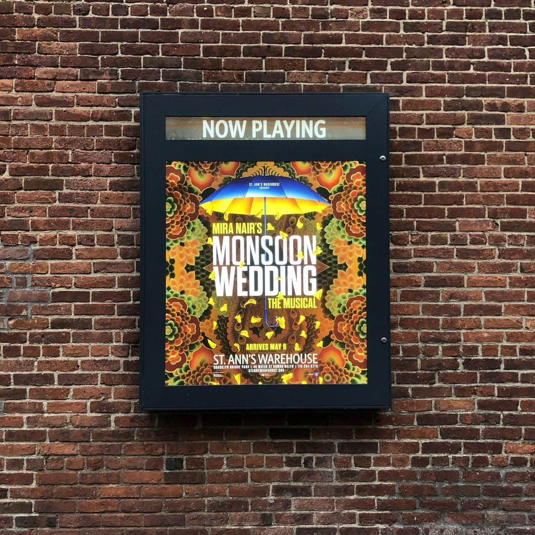 岡田育のインスタグラム：「🔊SOUND ON🔊  🥁🌧️💃 The other day, kinda PERFECT weather for out to MONSOON WEDDING @monsoonmusical !! 📯🌧️🥻 #monsoonweddingmusical  #stannswarehouse  . ゲリラ豪雨で #モンスーンウエディング 観劇日和！ 日本製ミュージカルを海外上演したいと豪語する人たちみんな観て学ぶといいと思いましたね。よくできてた、お金払って観て楽しかった、シリアスとおふざけの塩梅もいい、じゃっかん宝塚歌劇みもある。ヅカ版RRRと対バンさせたい（対バンとは）。」