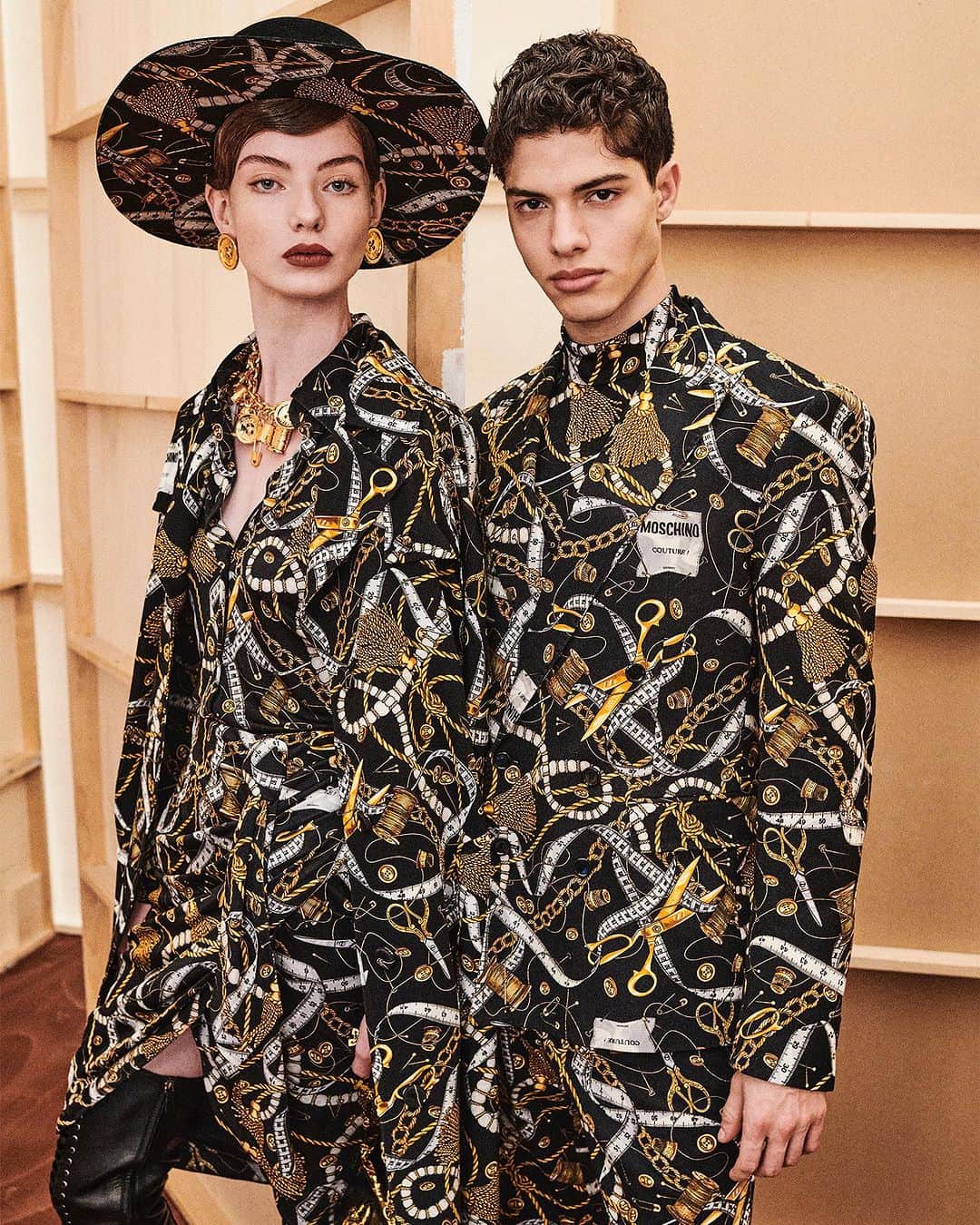 Moschinoのインスタグラム：「Sew what? Straight from the tailor’s workshop to your closet – presenting classic menswear made new for #MoschinoFW23  Tap the link in our bio to secure our latest styles.   #Moschino」