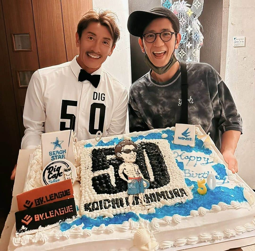 西村晃一さんのインスタグラム写真 - (西村晃一Instagram)「50th Birthday🎂  #Birthday #50歳バースデイ #ケーキ大きくてビックリした‼️ #スタッフからケーキありがとう #花キューピット  吉川登社長お花ありがとうございました #誕生日 #koihinishimura #西村晃一 #baia #皆さんありがとうございました #hippy #この日は母に感謝の日」7月4日 22時51分 - koichi.nishimura