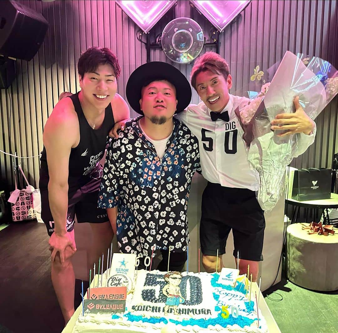 西村晃一さんのインスタグラム写真 - (西村晃一Instagram)「50th Birthday🎂  #Birthday #50歳バースデイ #ケーキ大きくてビックリした‼️ #スタッフからケーキありがとう #花キューピット  吉川登社長お花ありがとうございました #誕生日 #koihinishimura #西村晃一 #baia #皆さんありがとうございました #hippy #この日は母に感謝の日」7月4日 22時51分 - koichi.nishimura