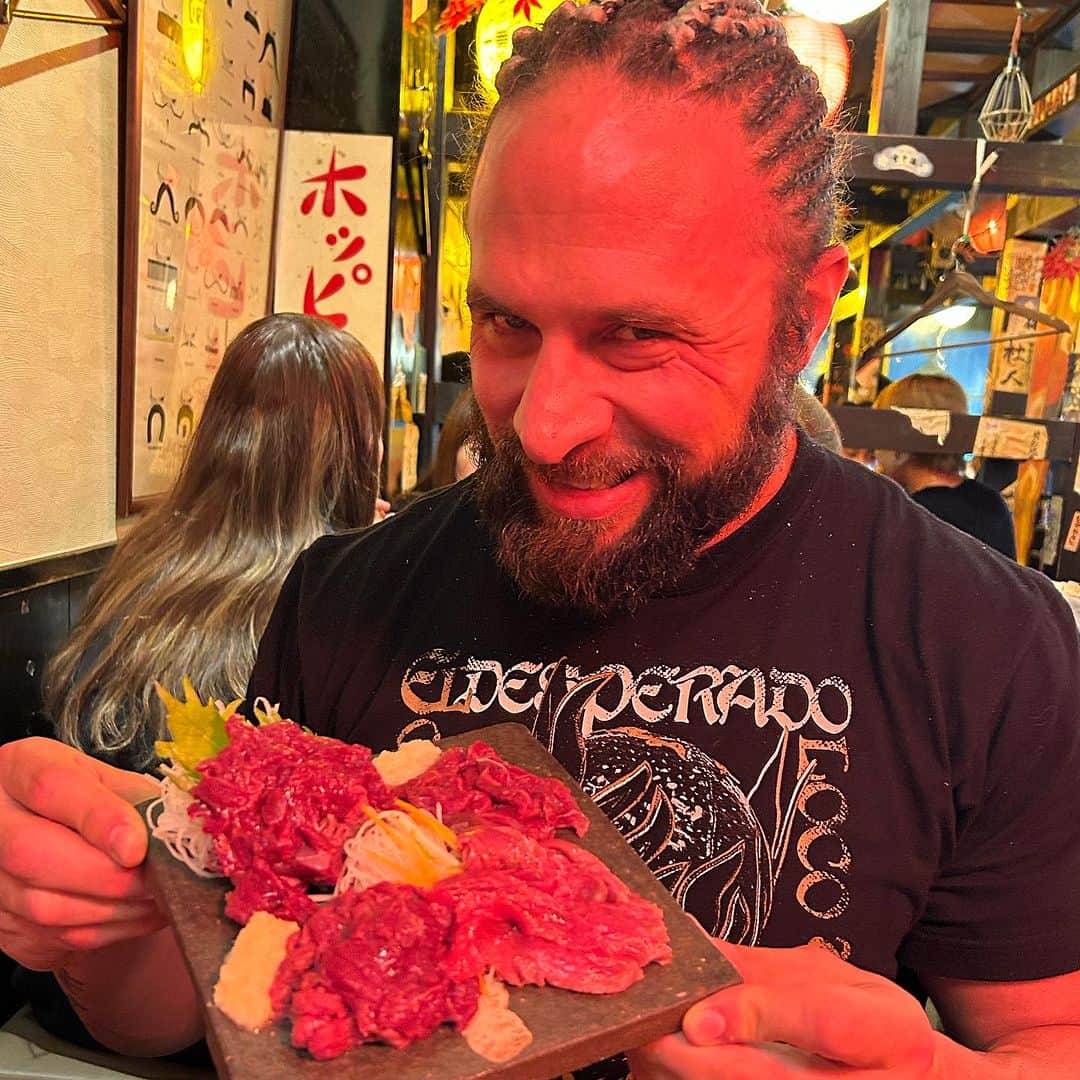 ランス・アーチャーのインスタグラム：「Enjoying some of @sheltyb803 favorite food!  Raw 🐴!  Yum! 😋」