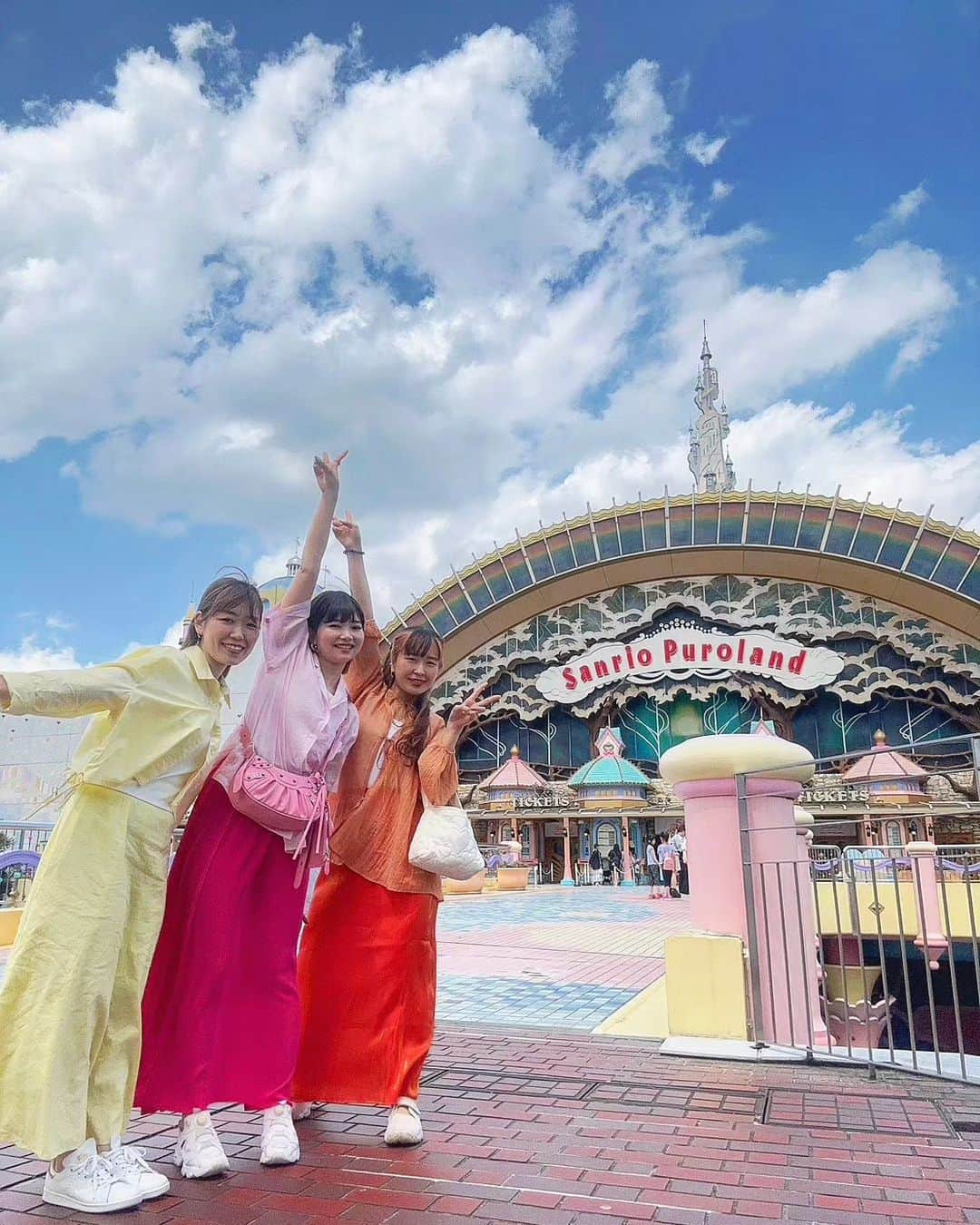 のインスタグラム：「ﾐ・◦・ﾐ🎀⁡ ⁡⁡ ⁡いつもの3人で #サンリオピューロランド 🫶⁡ ⁡可愛くて癒されたぁ💘⁡ ⁡⁡ ⁡⁡ ⁡ ⁡⁡ ⁡」