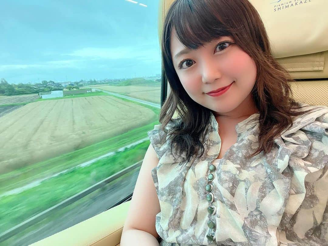 嶋梨夏さんのインスタグラム写真 - (嶋梨夏Instagram)「1ヶ月以上お付き合いいただいた伊勢旅投稿ラストは、乗りたくてたまらなかった「しまかぜ」🚅✨✨快適すぎて記念品までgetして堪能しました🥰 . . . . . #被写体 #お仕事依頼受付中 #おでかけ #三重県 #伊勢 #伊勢神宮 #しまかぜ #特急 #電車 #電車旅 #朔日参り #彼女感 #アラサー女子 #平成元年生まれ #150cm #ファインダー越しの私の世界 #ポートレート #ポートレート撮影 #女優 #actress #photooftheday #JAPAN #japanesegirl #instagood #followme #ricashima #嶋梨夏」7月4日 22時57分 - shimarica_jp