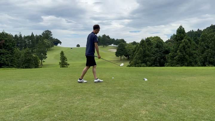 こいずみさきのインスタグラム：「久々のホーム大厚木⛳️ この日フックしてたから曲がると思いきやバンカーイン🤣 この後ぎっくり首なりました。笑 最高っすね！ #ゴルフ #golf #大厚木カントリークラブ #ゴルフスイング #fyp」