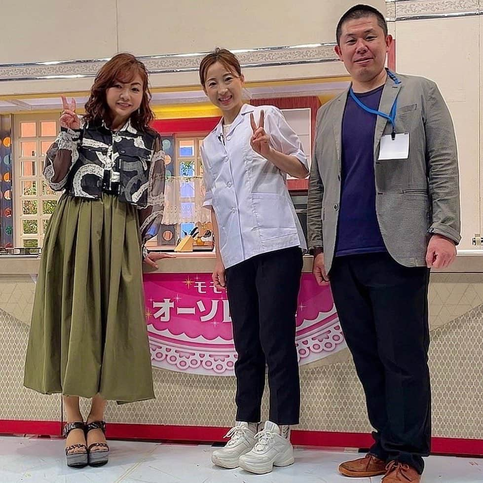 モモコさんのインスタグラム写真 - (モモコInstagram)「料理人、栫山さん❗️ 大好きな栫山さん😍 今回はモモコのOH！ソレ！み〜よ、に女将が来てくれました❗️ また行くね🫶🏼  ○7/8（土）13時59分〜KTV 『モモコのOH！ソレ！み〜よ！』  今回配信のYouTube『モモコ新聞』は、6月の豪雨で新幹線が止まり、東京から大阪まで車で帰った様子を撮ってました❗️ 始終ドキドキでした。  #ハイヒールモモコ #👠 #👠🍑 #CHANEL #シャネラー #グルメ #アメブロ  #モモコ新聞 #台風 #豪雨 #車移動 #東京から大阪まで #モモコのOHソレみーよ #関テレ #伏見町栫山 #大好きなお店」7月5日 7時30分 - highheel_momoko