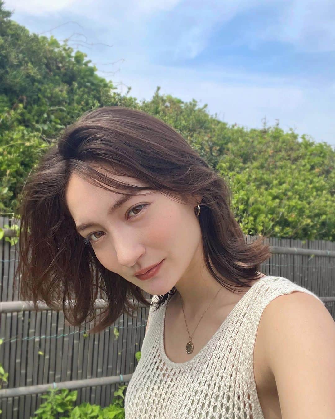 山神アリシアのインスタグラム：「Good day sunshine ☀️  マスカラはファミリーマートの @sopo_cosmetics オーロラブルー🫐」