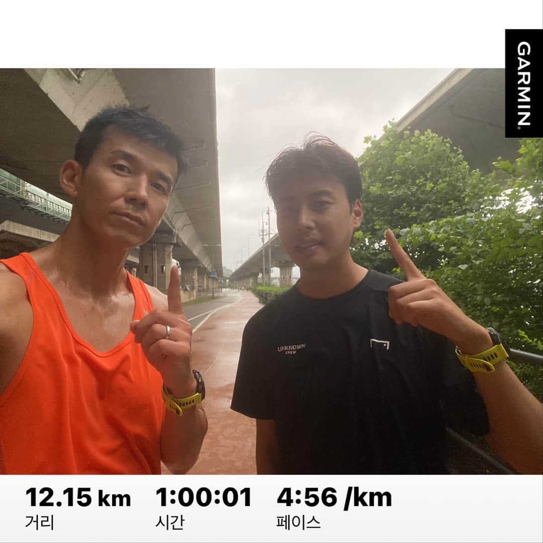 のインスタグラム：「🏃‍♂️새벽 러닝 훈련 2일차 조깅 60분 오늘 러닝 메이트 장호준 선수겸 코치 날씨가 오햔만에 시원해서 뛰기 너무 좋은 아침 하지만 습하다😅  우리는 선한 마음을 가지고 건강한 삶을 위해 런한다 #UNKNOWNCREW #언노운크루」