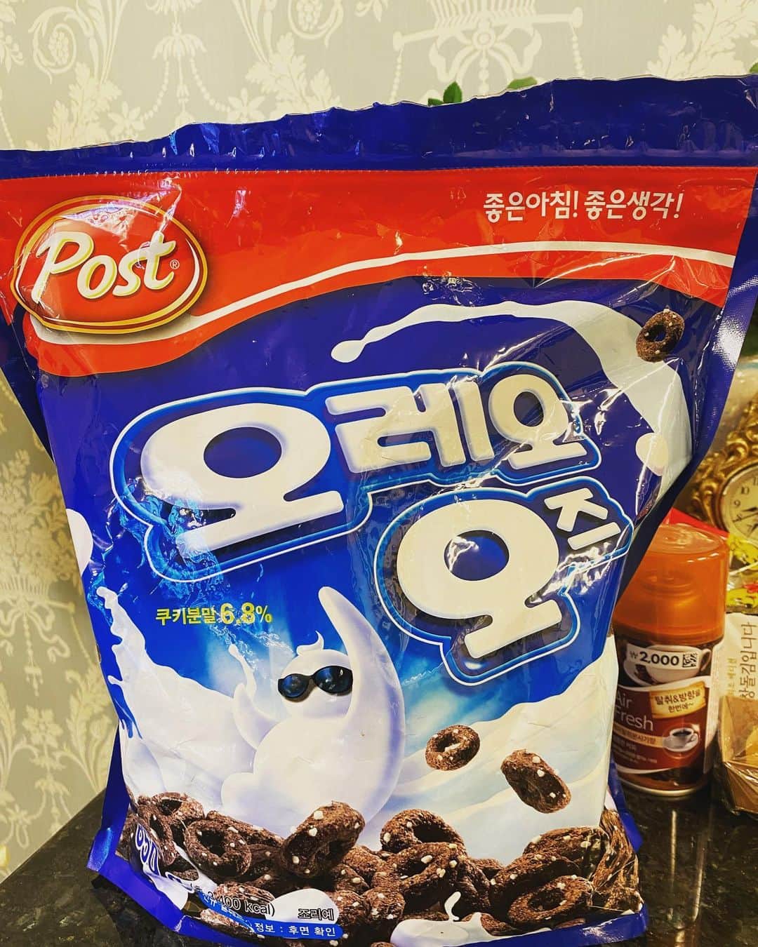 相沢紗世のインスタグラム：「韓国生活20日目🇰🇷 子供達は毎朝これを食べたいと❣️オレオシリアル😍 オレオヨーグルトもあるよ😆」