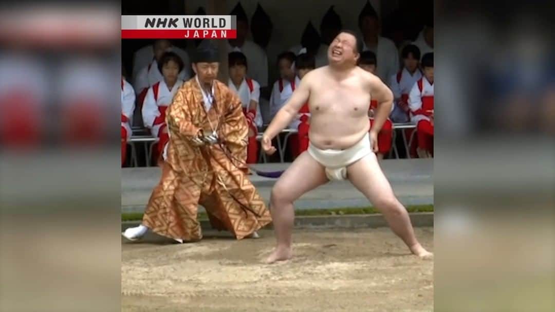 のインスタグラム：「Wrestling with a deity?! 😶 In this traditional Shinto ritual, a man acting in the role of a sumo wrestler competes with an invisible rice spirit to foretell the rice crop for the year. ⛩️🌾 Who do you think wins! . 👉Watch more short clips｜Free On Demand｜News｜Video｜NHK WORLD-JAPAN website.👀 . 👉Follow the link in our bio for more on the latest from Japan. . 👉If we’re on your Favorites list you won’t miss a post. . . #shinto #shintoritual #rice #riceharvest #sumo #sumowrestler #japanesesumo #sumowrestling #japantradition #japanculture #visitjapan #traditionaljapan #traveljapan #japanesefestival #uniquejapan #discoverjapan #oyamazumishrine #ehime #imabari #japan #nhkworldjapannews #nhkworldjapan」