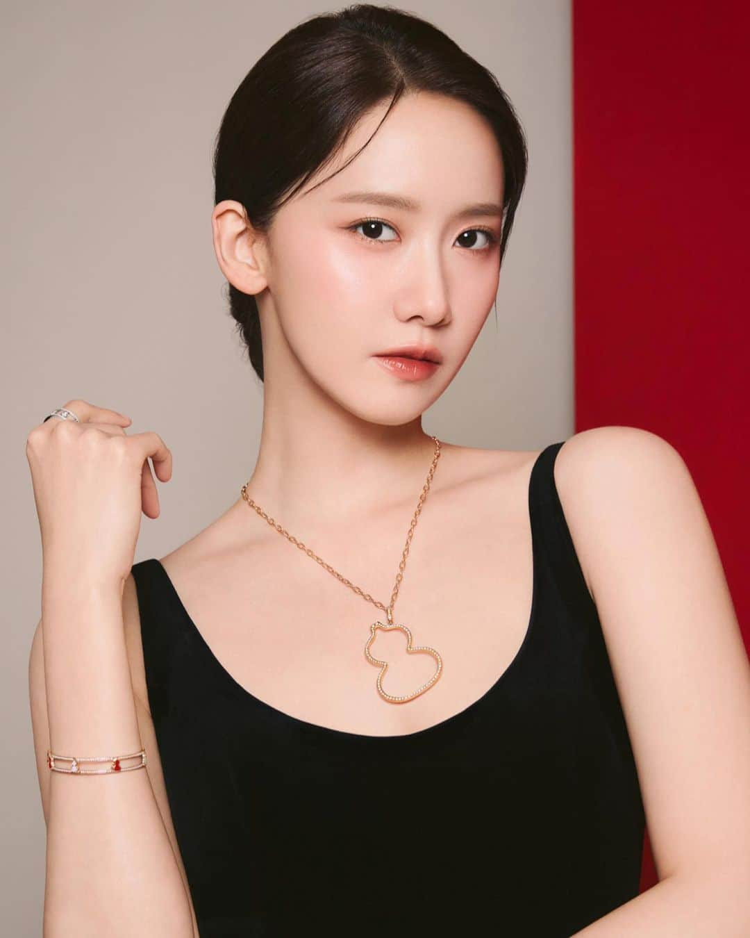 ユナさんのインスタグラム写真 - (ユナInstagram)「We are thrilled to welcome Korean singer and actress Yoona Lim to the Qeelin family as Brand Ambassador.   Best known as a member of Girls' Generation, Yoona Lim has also made her mark as an acclaimed actress with an impressive list of accolades to her name. Under her gentle and unassuming demeanour, Yoona Lim possesses a fierce drive to succeed and cemented her place as a prominent artist with remarkable careers in both music and acting.   By welcoming Yoona Lim to the ambassador family, we are excited to introduce Qeelin's unique interpretation of oriental beauty to the world.   #YoonaLim #QeelinBrandAmbassador @yoona__lim @limyoona__official」7月5日 9時00分 - yoona__lim