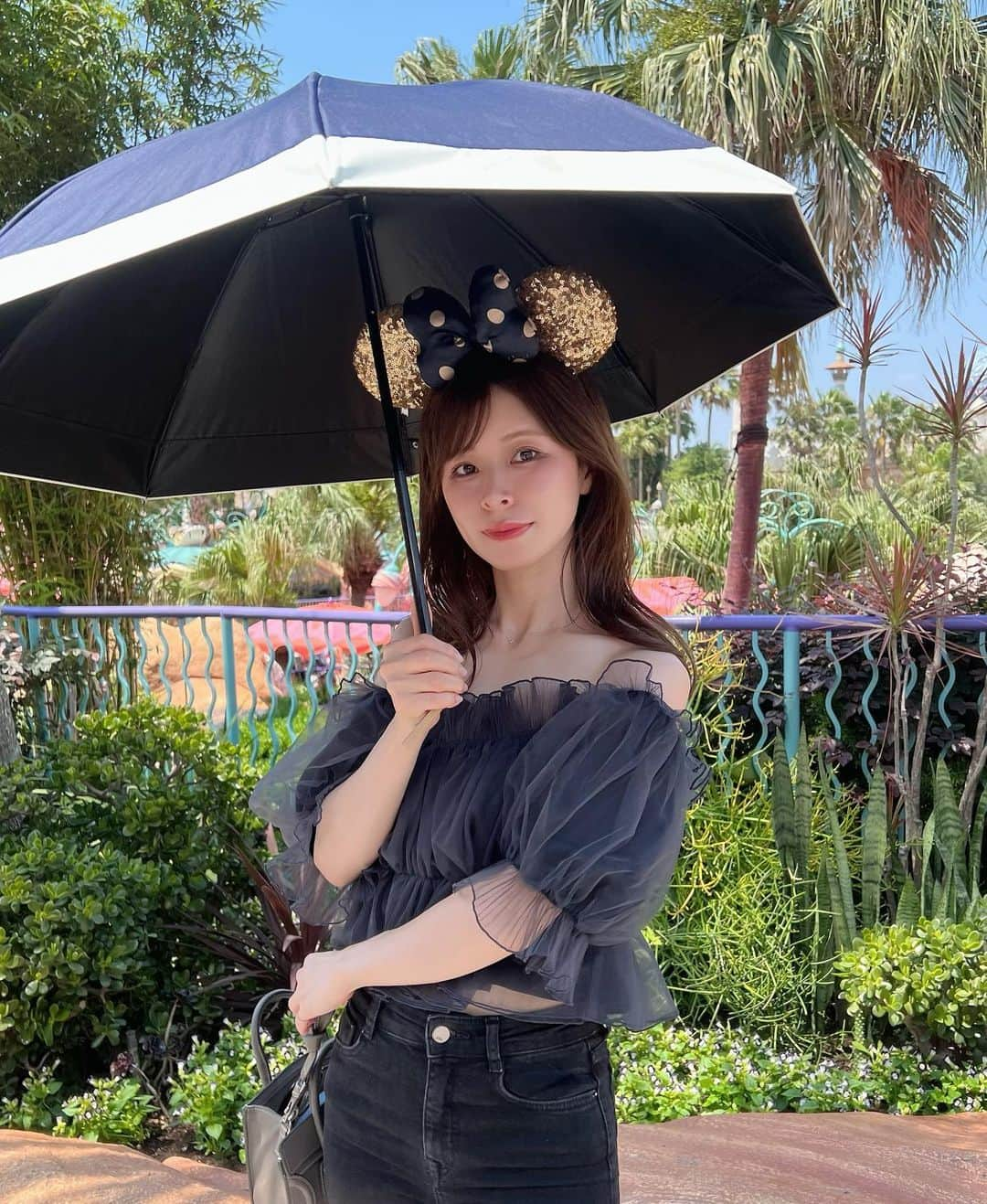 工藤はるかさんのインスタグラム写真 - (工藤はるかInstagram)「久しぶりのDisney🚢♡ 夏にいくのはじめてな気がする☀️  暑かったけどたのしかった〜🐭🖤 ちょっと歩いて食べて休憩してをひたすら繰り返してた🤣  @mana.teru いつもありがとう♡」7月5日 9時25分 - har_326