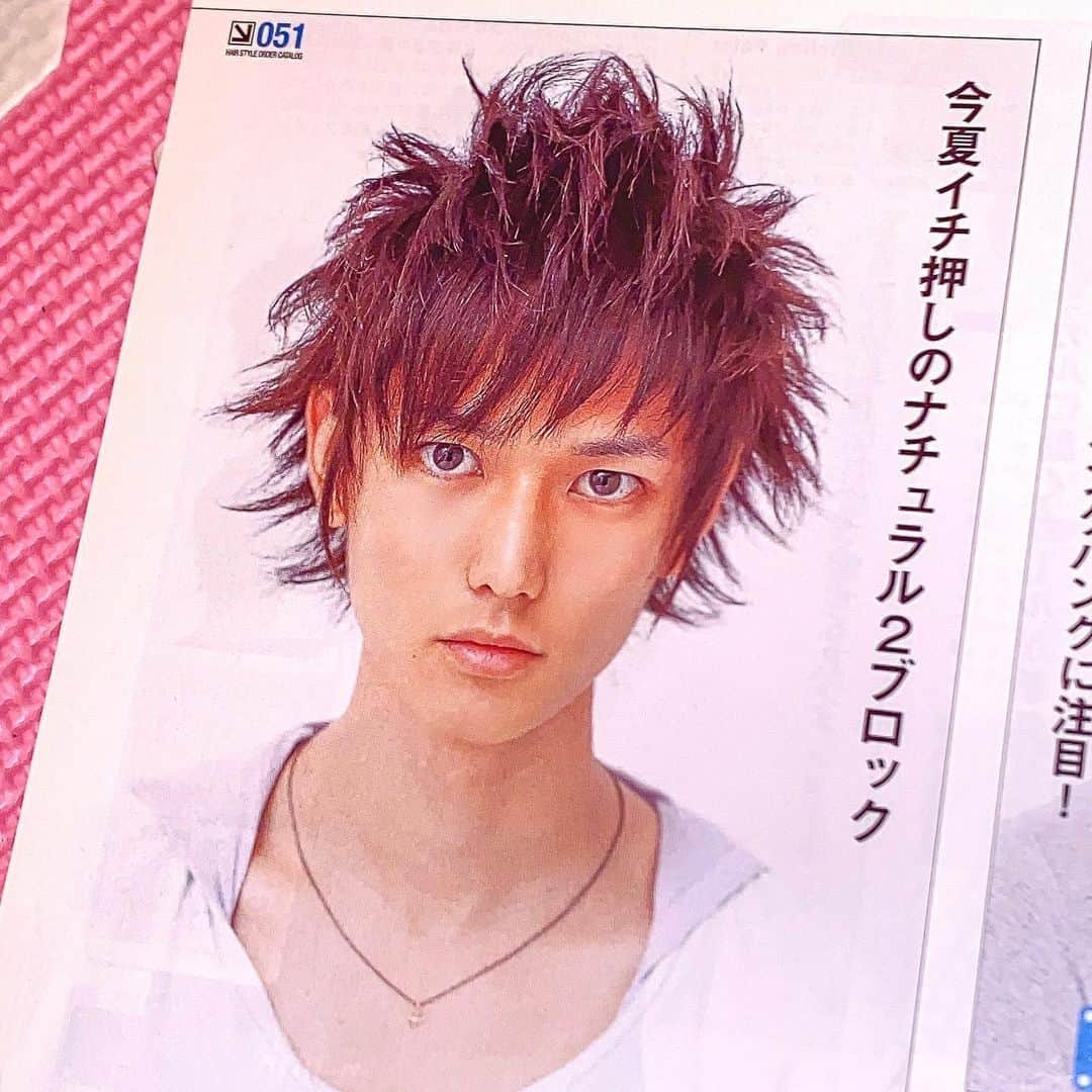 江崎びす子さんのインスタグラム写真 - (江崎びす子Instagram)「2008年の男子みんな外ハネでかわいい  #平成男子 #平成レトロ #メンズヘア  #メンズヘアスタイル  #2008」7月5日 9時32分 - bisukoezaki