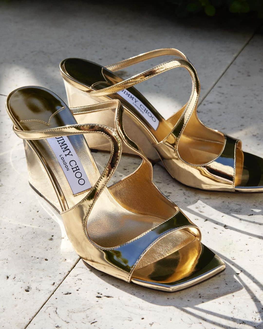 Jimmy Chooさんのインスタグラム写真 - (Jimmy ChooInstagram)「Inspired by one of our definitive silhouettes, the Anise wedge is a masterclass in modern minimalism #JimmyChoo」7月5日 1時03分 - jimmychoo