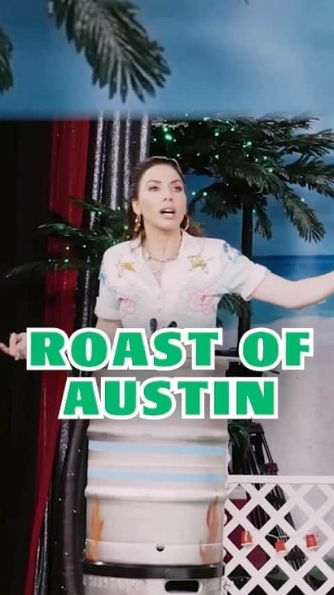 ウィットニー・カミングスのインスタグラム：「July 19 and 20 I’ll be at @comedymothership in Austin, texas so let’s go America. roast of @bertkreischer now on @watchoftv for free 🇺🇸」