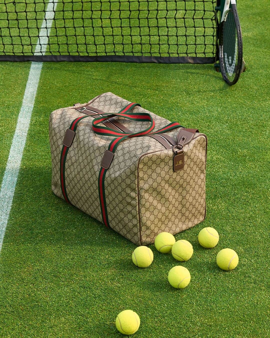 グッチさんのインスタグラム写真 - (グッチInstagram)「Jannik Sinner is seen with his custom Gucci duffle bag at this year’s Wimbledon.   #JannikSinner #Wimbledon #Gucci」7月5日 1時00分 - gucci