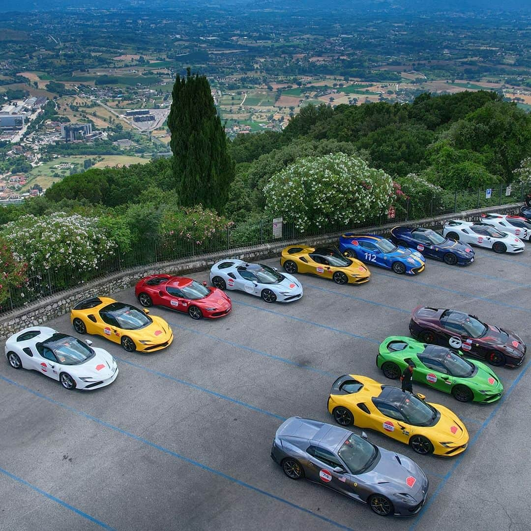 フェラーリさんのインスタグラム写真 - (フェラーリInstagram)「The #FerrariCavalcade has come to an end. Roaring engines, breathtaking views and the legacy of Ferrari have been at the heart of this year’s edition.  Immerse yourself in the beauty of the landscapes as all the Ferrari– from the latest generation to the most iconic classics– grace the Italian roads.  Can you spot the two #FerrariTailorMade in Blu Capri and Rosso Taormina?   #Ferrari #DrivingFerrari」7月5日 1時05分 - ferrari