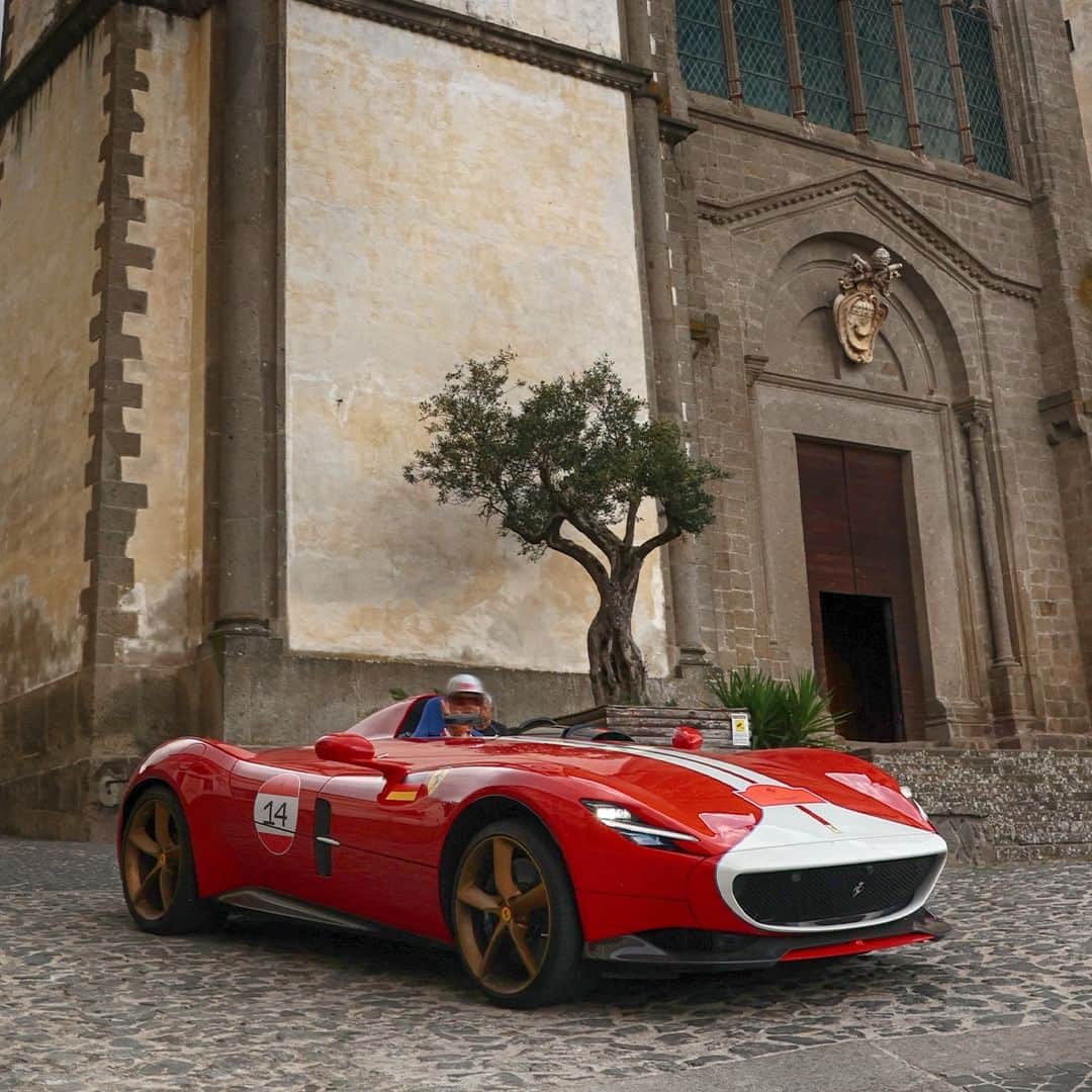 フェラーリさんのインスタグラム写真 - (フェラーリInstagram)「The #FerrariCavalcade has come to an end. Roaring engines, breathtaking views and the legacy of Ferrari have been at the heart of this year’s edition.  Immerse yourself in the beauty of the landscapes as all the Ferrari– from the latest generation to the most iconic classics– grace the Italian roads.  Can you spot the two #FerrariTailorMade in Blu Capri and Rosso Taormina?   #Ferrari #DrivingFerrari」7月5日 1時05分 - ferrari