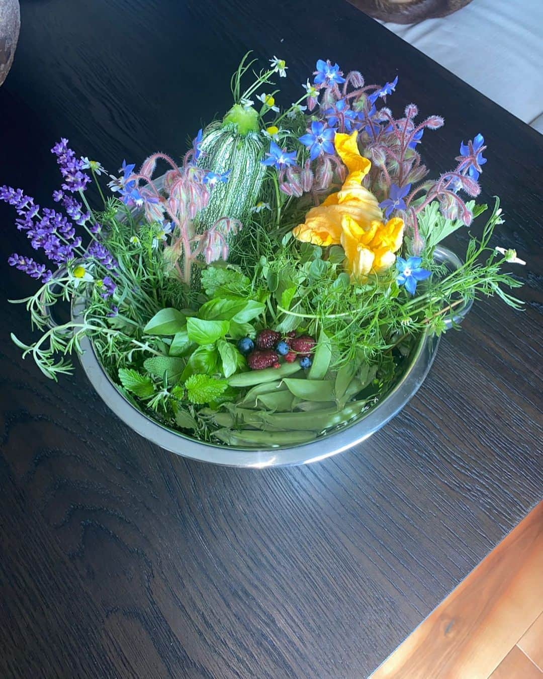 アリー・レイズマンさんのインスタグラム写真 - (アリー・レイズマンInstagram)「Todays harvest 💙💙💙 #gardening」7月5日 1時19分 - alyraisman