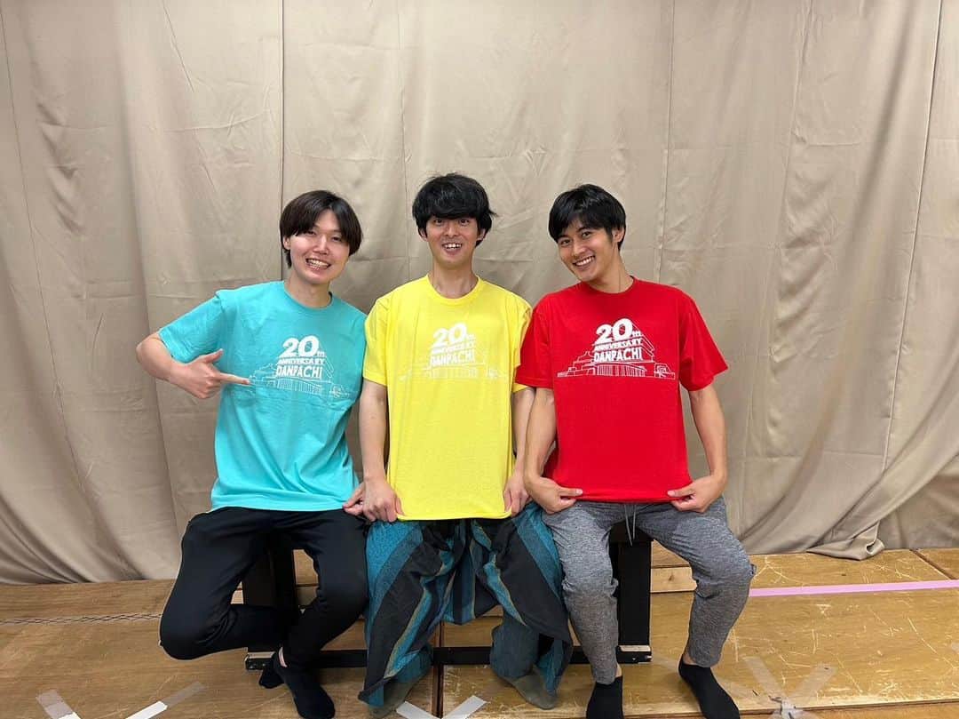 松谷優輝のインスタグラム：「ショーGEKI夏祭り公演  ダンパチ若手の同い年3人 たまたま色合いが信号のような、本番まで残り1週間  #ショーgeki  #ダンパチ  #あなだれ  #舞台」