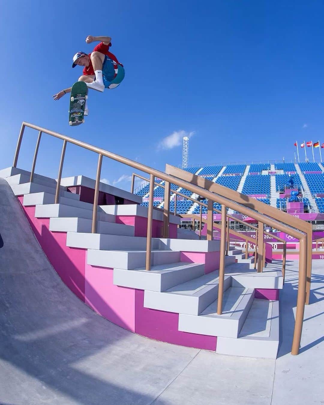 ジェイク・イラーディのインスタグラム：「Happy 4th of July everyone!  🫡🇺🇸  Here’s a kicky front blunt from the Olympic practice」