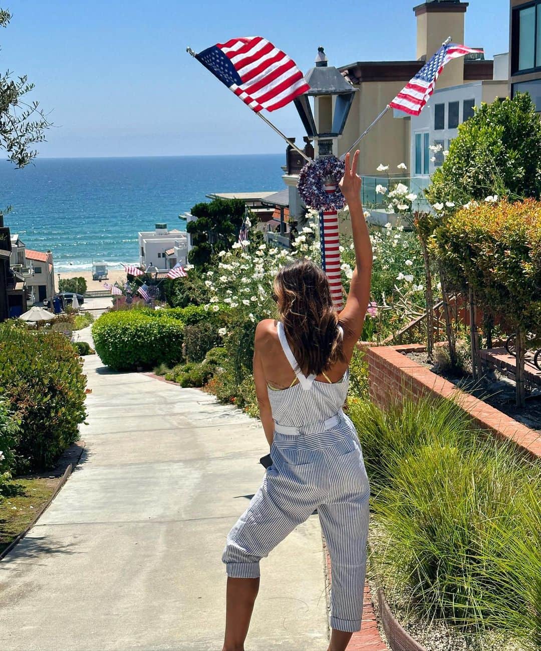 シャーニ・ヴィンソンのインスタグラム：「Happy July 4th 🇺🇸   #july4th #manhattanbeach #independenceday #usa #america #citizen #godblessamerica」