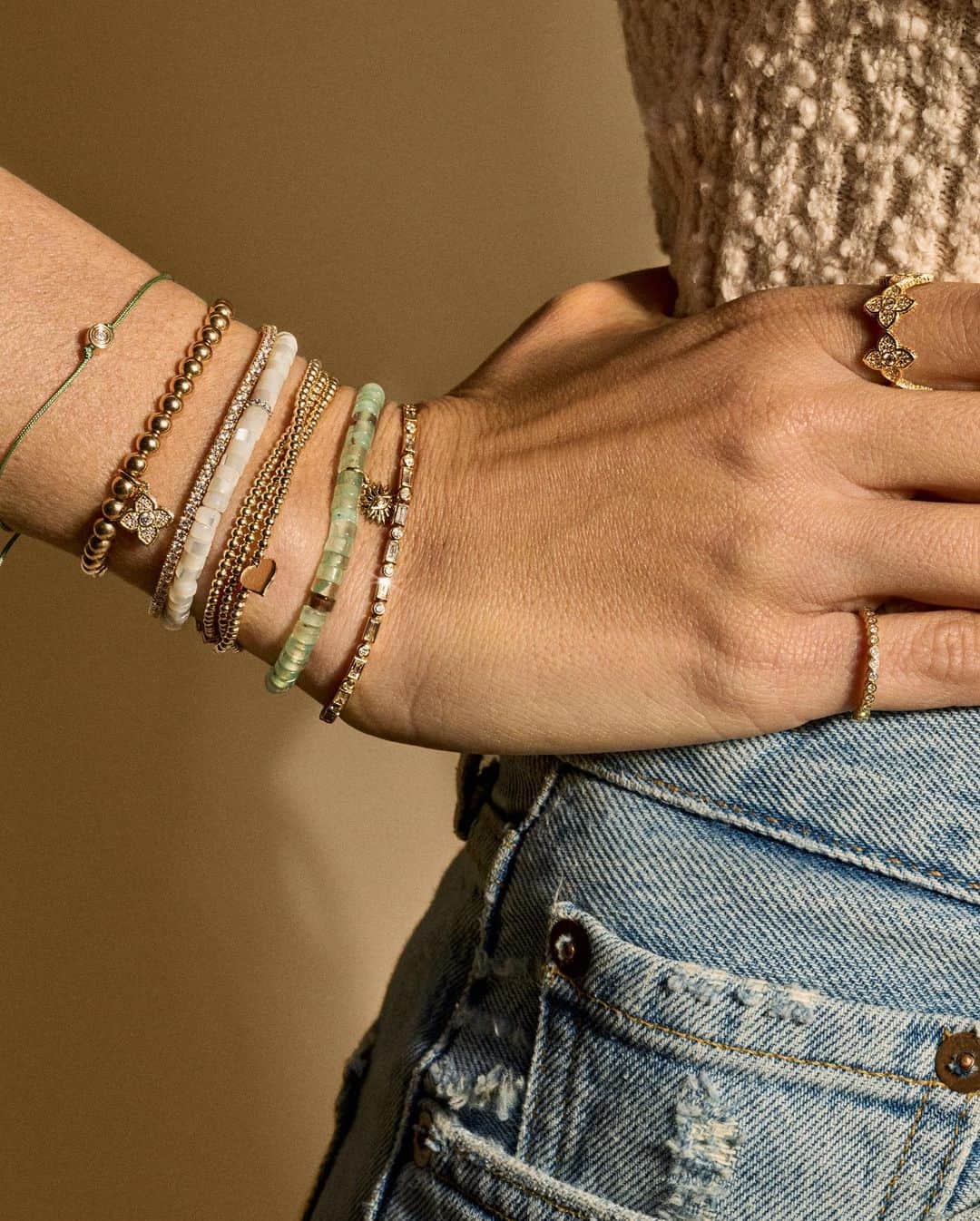 のインスタグラム：「Pro Stacking Tip: Mix and match our mini beaded bracelets with our best selling cord bracelets for the perfect never-wanna-take-off stack 😍 #SydneyEvan」