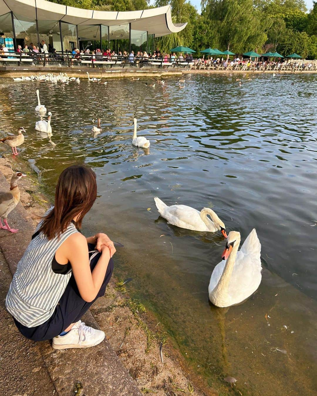 寺川里奈さんのインスタグラム写真 - (寺川里奈Instagram)「ロンドンにきて約三ヶ月。  0からのスタートだったけど、 素敵な方々との出会いや環境にも恵まれて、 本当にイギリスに来てよかったなあ と思える毎日を送っています。  楽しいことばかりではなくて、 勉強は孤独で学べば学ぶほど ゴールが遠のくし、 最初は授業についていけないことが悔しくてこっそり抜けてトイレで泣く日もあった🤫😂  でも今は強くなれてると思うし まだまだイギリスで頑張りたいって思う🕊  変わっていくこと 変わらずにいることを意識しながら☺️  これからの未来が楽しみだなあと思う日々です😌🇬🇧  #ロンドン留学 #london  #england」7月5日 3時13分 - rina_terakawa