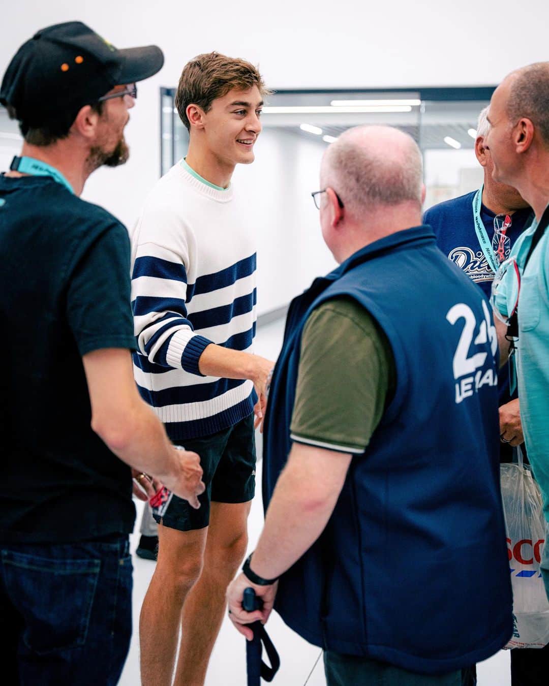 MERCEDES AMG PETRONASさんのインスタグラム写真 - (MERCEDES AMG PETRONASInstagram)「What a moment! 🤗 George surprises the mega marshals who helped out during that now infamous first lap incident at Silverstone last year.   So great to have hosted you here in Brackley. 🙌」7月5日 3時16分 - mercedesamgf1