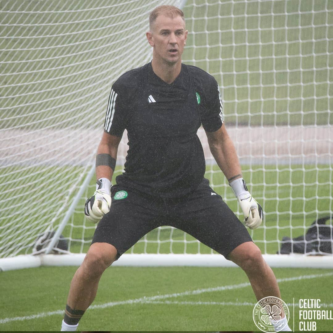 ジョー・ハートさんのインスタグラム写真 - (ジョー・ハートInstagram)「What a feeling … back on the grass 💚🍀 let’s go  @celticfc」7月5日 3時34分 - joehartofficial