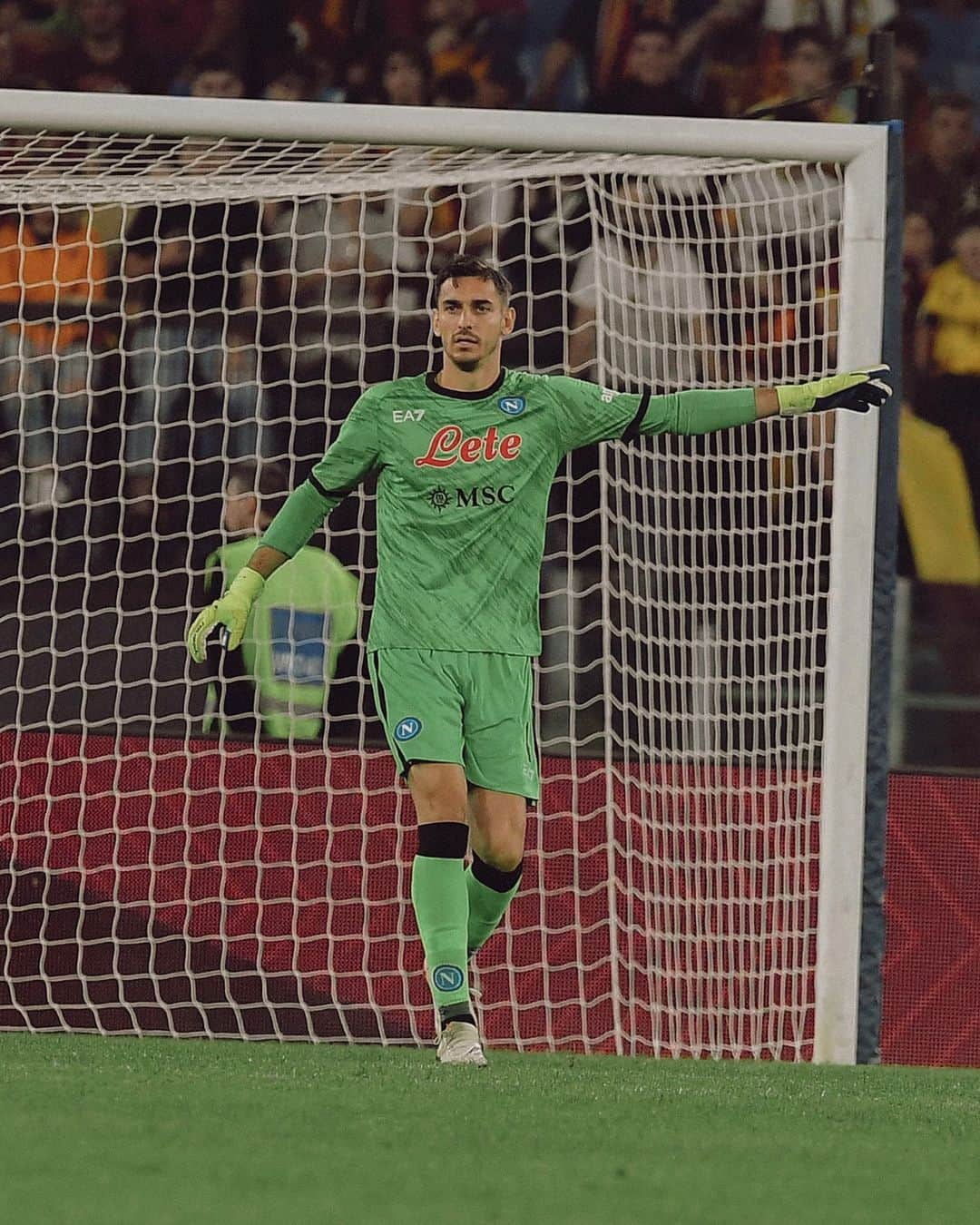 SSCナポリさんのインスタグラム写真 - (SSCナポリInstagram)「Il muro dei Campioni d'Italia in quattro foto:  v. Lecce v. Roma v. Sassuolo v. Juventus  💙 #ForzaNapoliSempre」7月5日 4時08分 - officialsscnapoli