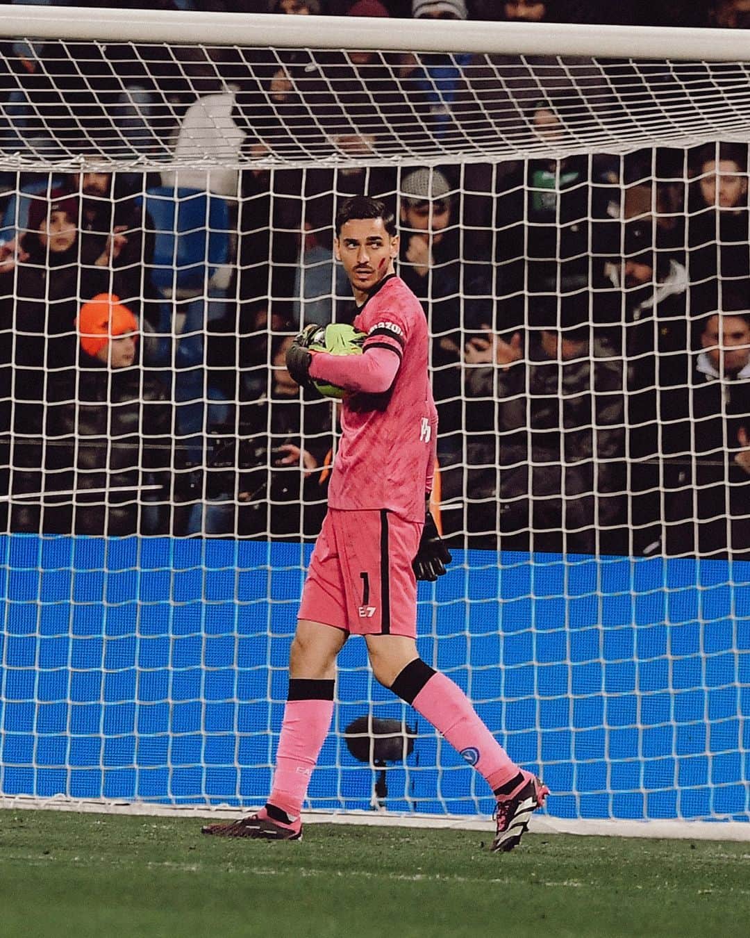 SSCナポリさんのインスタグラム写真 - (SSCナポリInstagram)「Il muro dei Campioni d'Italia in quattro foto:  v. Lecce v. Roma v. Sassuolo v. Juventus  💙 #ForzaNapoliSempre」7月5日 4時08分 - officialsscnapoli