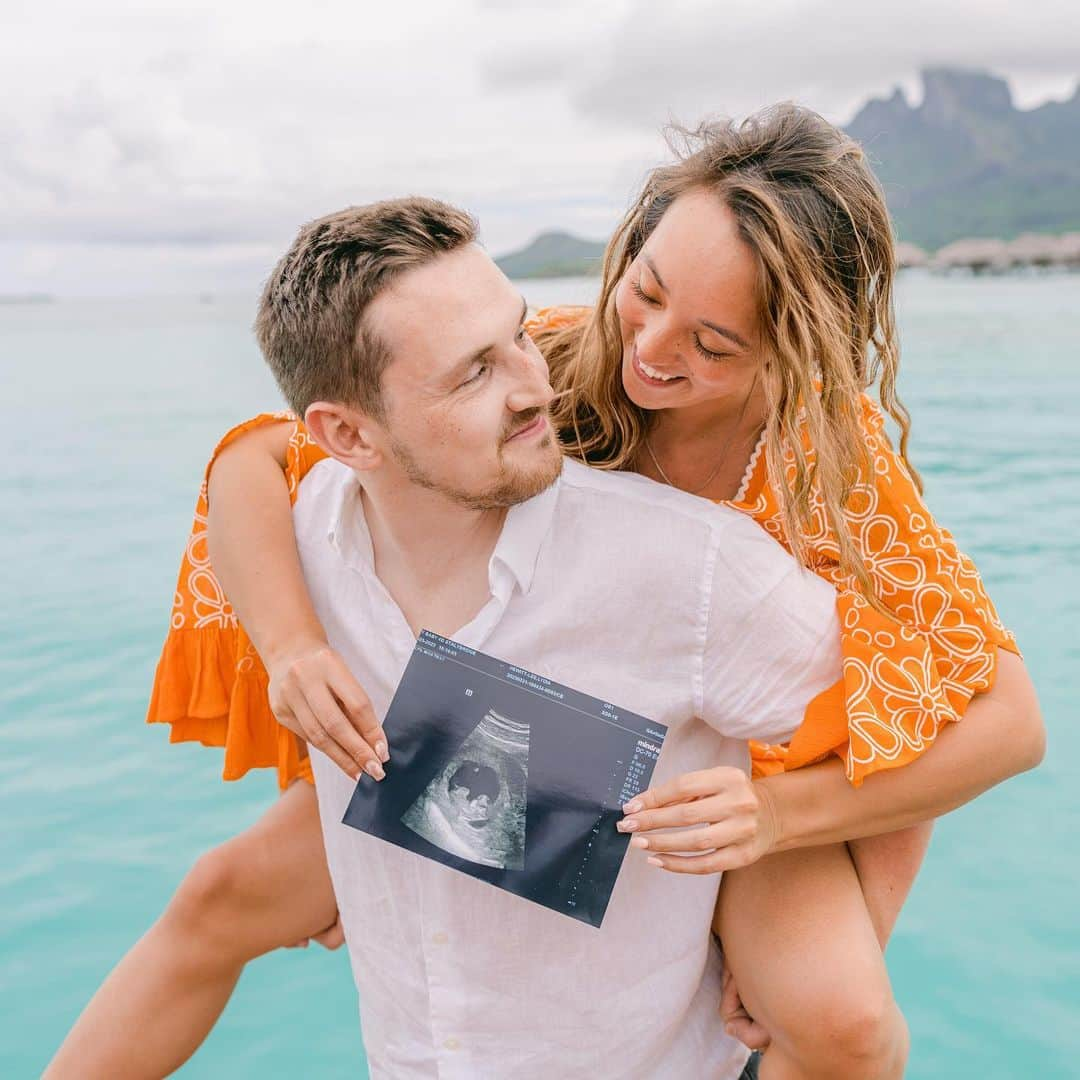 トム・キャセルのインスタグラム：「Baby Cassell due October 23 ♥️」