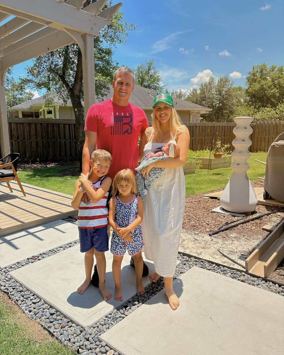 ライアン・ロクテのインスタグラム：「HAPPY 4TH OF JULY ❤️🇺🇸🎆  ~~ First family photo of 5 ~~ #godblessamerica #4thofjuly」