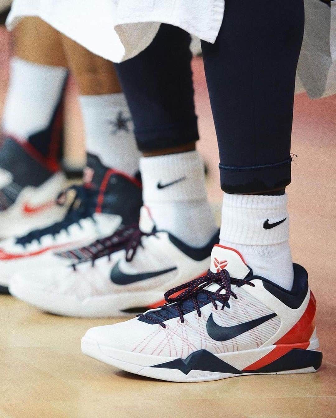 Nice Kicksさんのインスタグラム写真 - (Nice KicksInstagram)「Since Nike bringing back Kobes, can we get these? 🐍🇺🇸 @nicekickshoops」7月5日 4時50分 - nicekicks