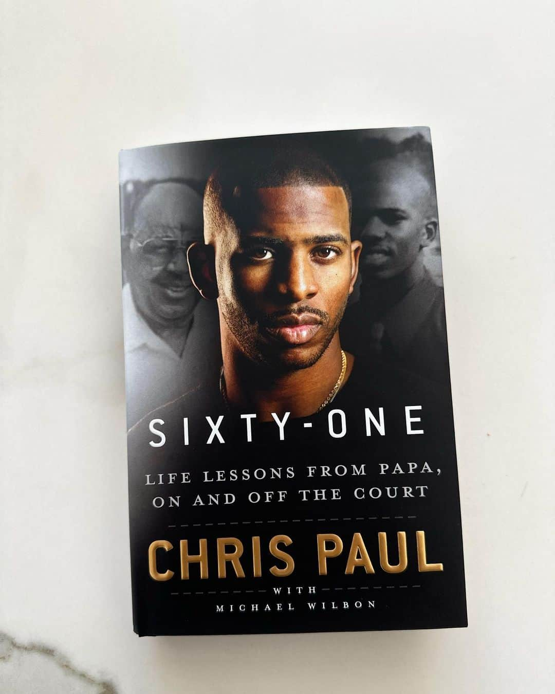 アンドレ・イグダーラさんのインスタグラム写真 - (アンドレ・イグダーラInstagram)「Finally got this in the mail! Excited to read. Proud of you bro @cp3 NYT best seller on the way!」7月5日 4時50分 - andre