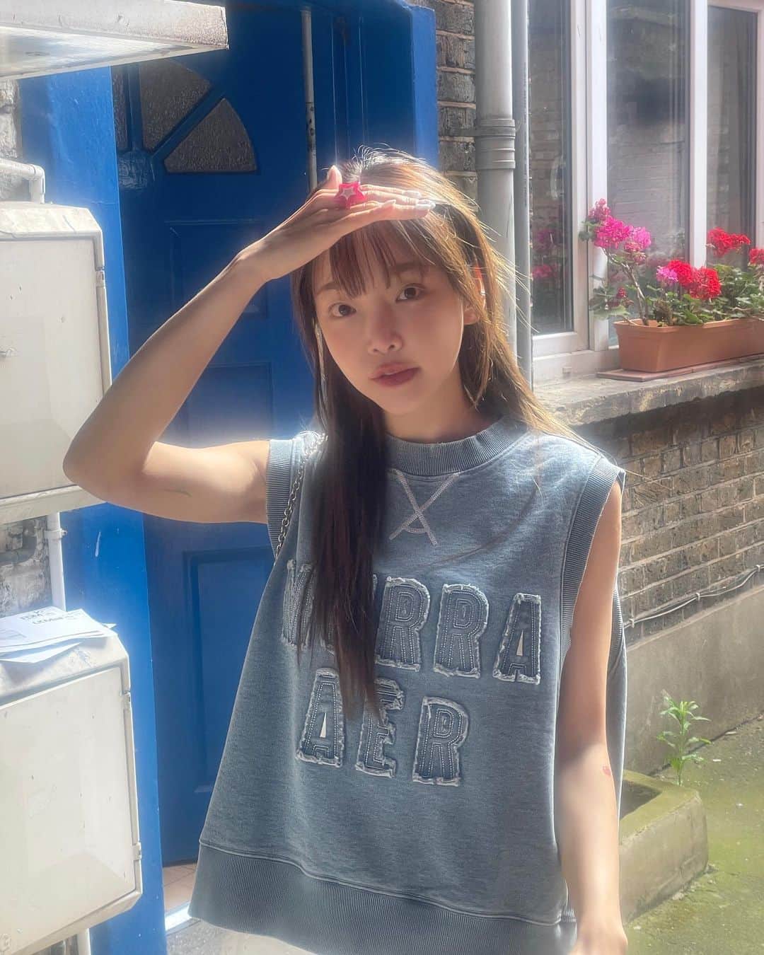 のインスタグラム：「날이 좋아서 비행기 떠나보낸 날 (?) 쿄쿄 하루하루가 레전드인 요즘 👾 정신차려 미도리야 👾」