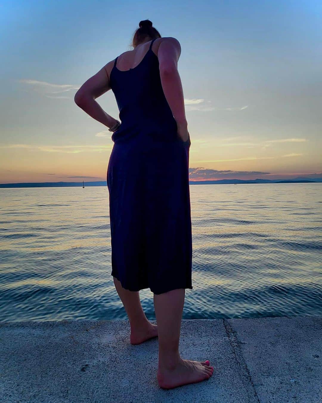 エリスカ・ブレジノワのインスタグラム：「Vitamin sea ☀️🏝  #vacation #holiday #getaway #relax #sea #vitaminsea #sunset」