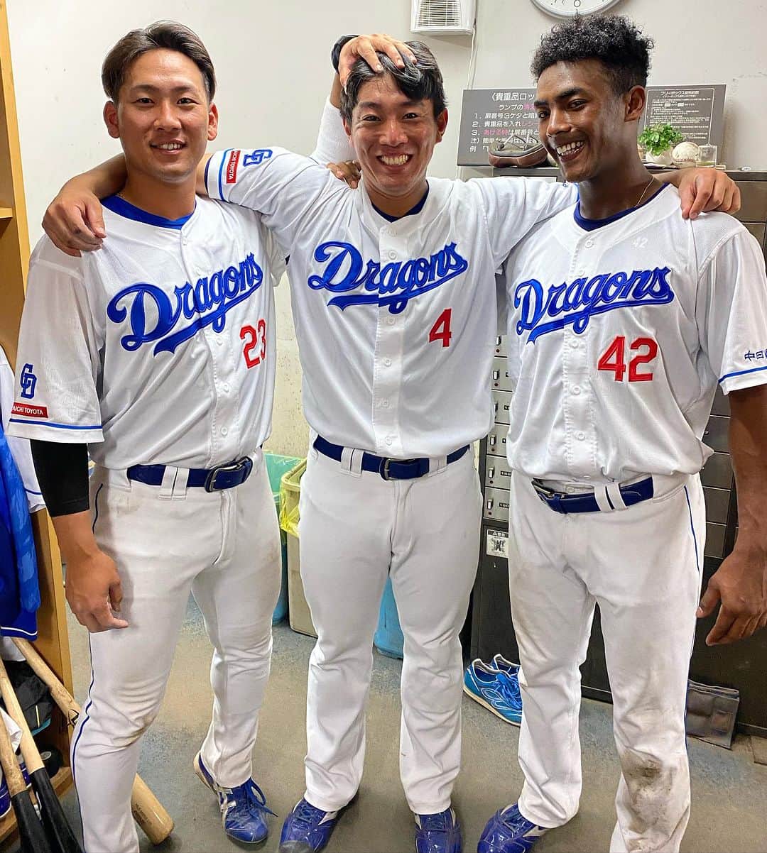 小田幸平のインスタグラム：「昨日から2軍はナゴヤ球場でオリックス戦⚾️ 7対2で勝利🏆 同級生3人が大活躍😀 3人で4本のホームラン（ユウ1本、ベアー2本、ブライト1本） いい刺激しあって切磋琢磨して頑張れ❗️ 今日もオリックス戦⚾️ 12時30分からナゴヤ球場。 応援📣宜しくお願い致します。 #中日#ドラゴンズ#ナゴヤ球場#オリックス#福元悠真#鵜飼航丞#ブライト健太#ホームラン#同級生」