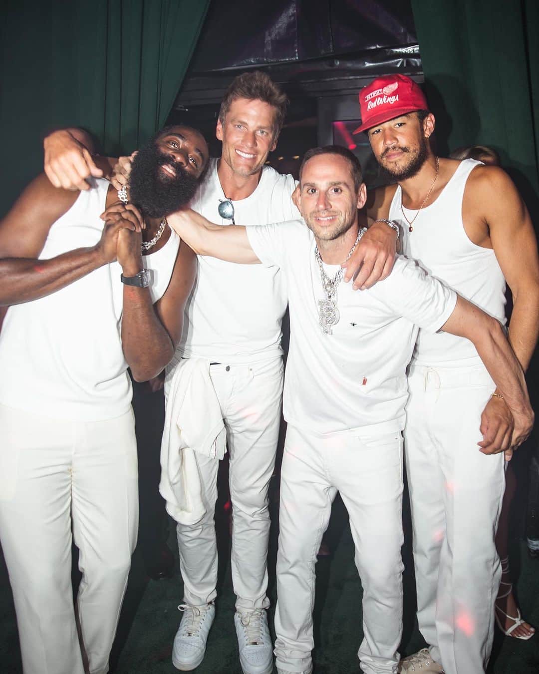 トム・ブレイディのインスタグラム：「Nobody does a party like @michaelrubin …i definitely needed ALOT of electrolytes today. Happy 4th of July!🙏🏻❤️🇺🇸」