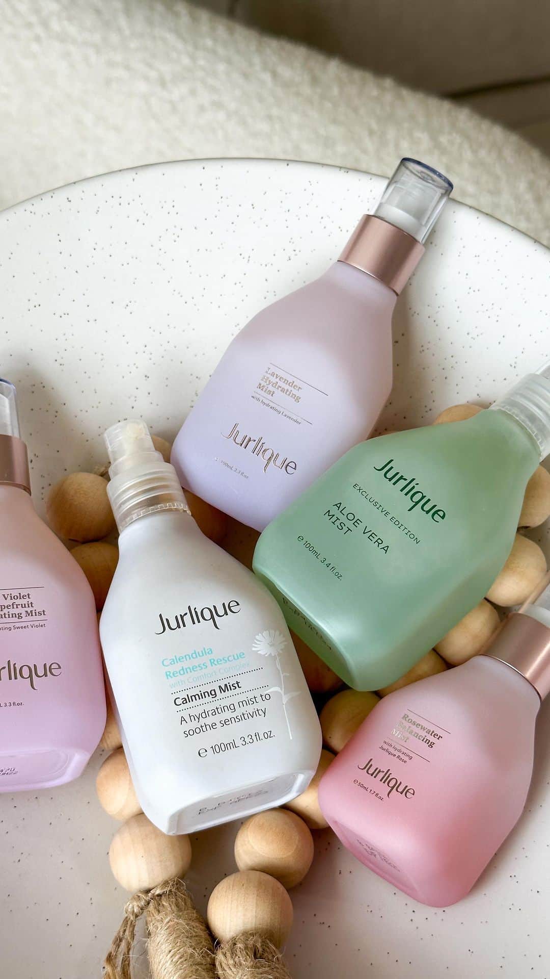 ジュリークのインスタグラム：「comment which mist you are adding to cart below 🫧🤍🛒」