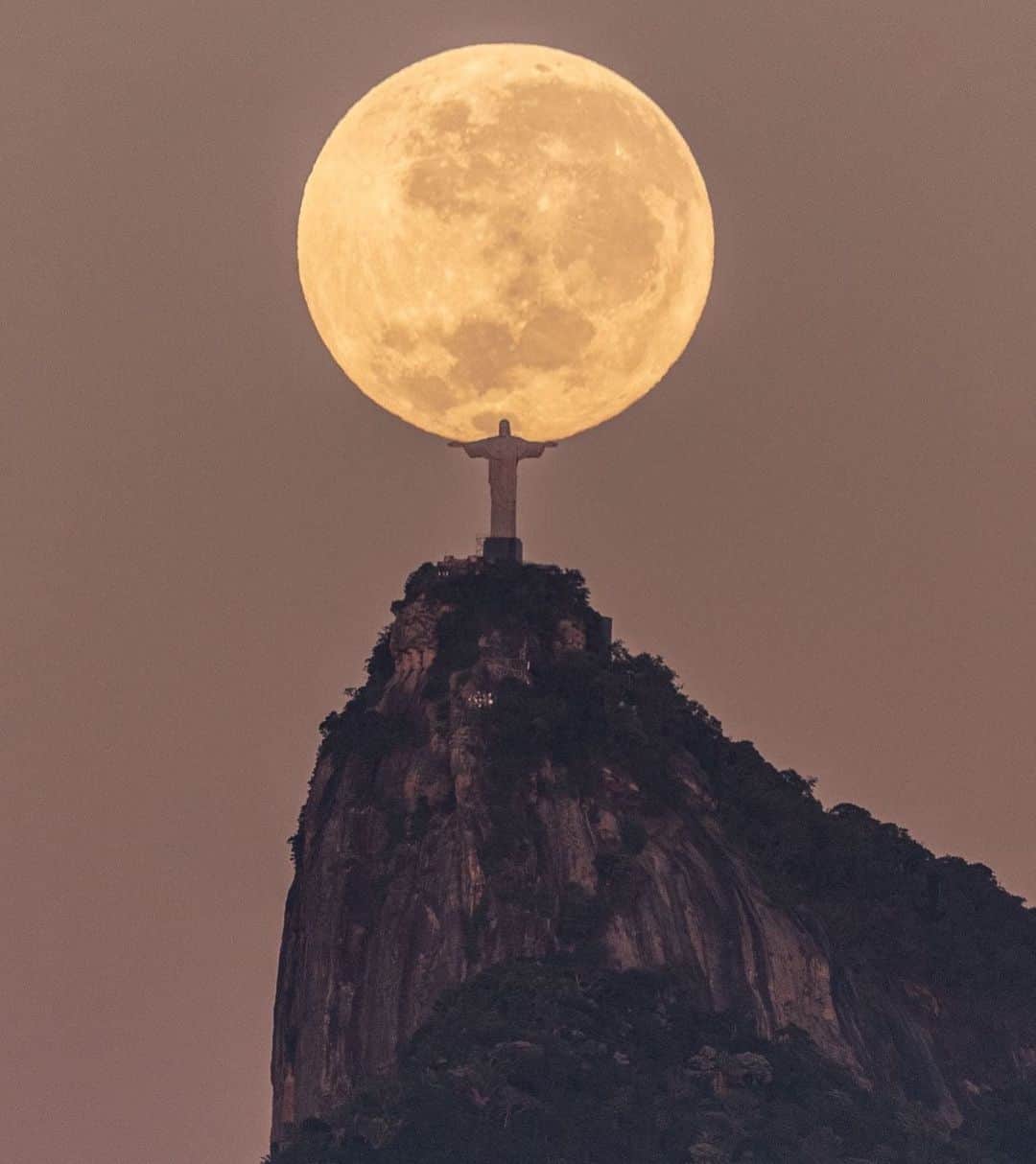 メーガン・ブーンのインスタグラム：「@leosens wins 🌕」