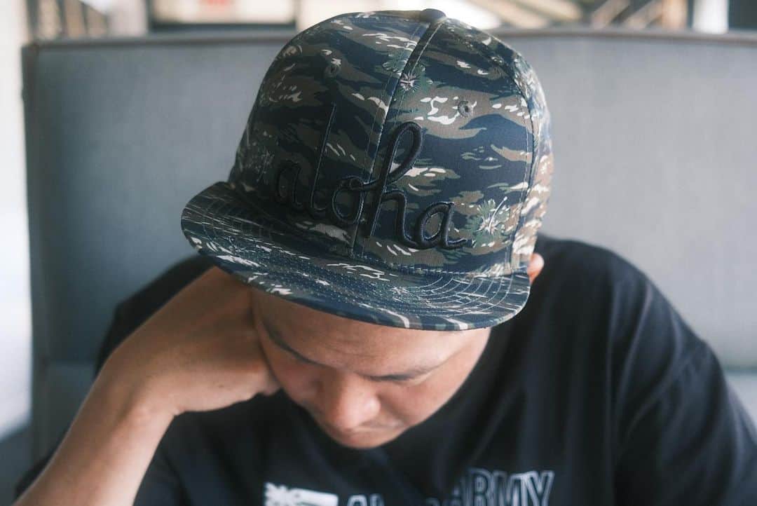 のインスタグラム：「Hibiscus Tiger Camo   Wednesday July 5th 8AM HST   www.In4mation.co  Local pick up @slashershi  650 Iwilei Road Suite 190 Honolulu, HI 96817  #hawaiioriginals #aloha #alohaarmy #hawaii #in4mation #slashershi #tigercamo」